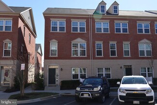 8006 Cayzer Ln, Gainesville, VA 20155