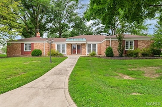 10 Rio Vista Dr, Saint Charles, MO 63303