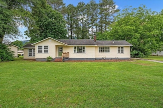 819 Betsy Pack Dr, Jasper, TN 37347