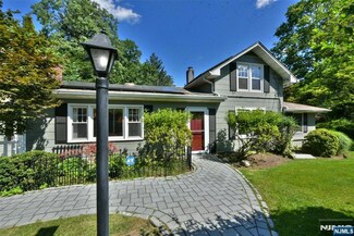 161 W Crescent Ave, Ramsey, NJ 07446