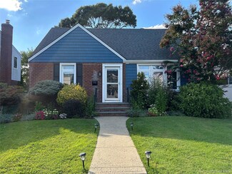 422 Saint Agnes Place, Franklin Square, NY 11010