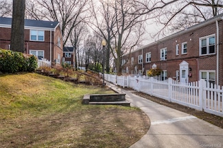 100 Hilltop Acres Unit 100, Yonkers, NY 10704