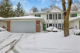 18505 Woodside Crossing S, Strongsville, OH 44149
