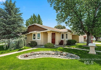 8371 W Willowcourt Dr, Garden City, ID 83714