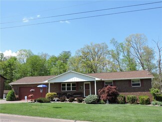 423 Maple Dr, Williamstown, WV 26187