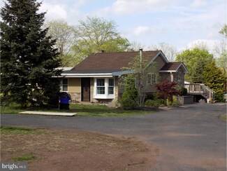 1419 Edgeview St, East Greenville, PA 18041