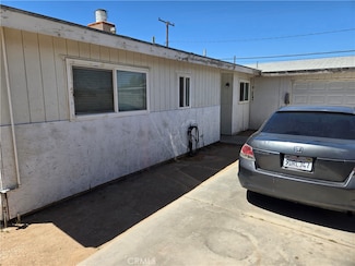 16366 Walnut St, Hesperia, CA 92345