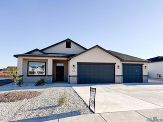 913 Pima Dr, Carlsbad, NM 88220