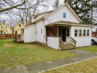 2 Seminary St, Union Springs, NY 13160