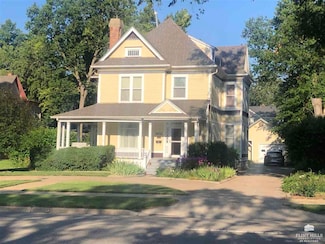 902 N Buckeye Ave, Abilene, KS 67410
