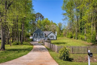 5570 Rolling Oaks Dr, Cumming, GA 30040