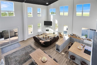 735 County Road 304 E, Jarrell, TX 76537