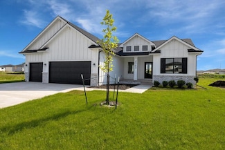4063 NW 181st St, Clive, IA 50325