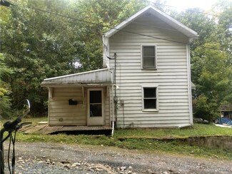 65 Spring St, Lehighton, PA 18235