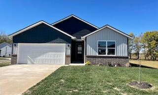 569 S Abigail Ave, Republic, MO 65738