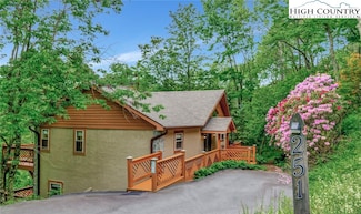 251 Skiview Rd, Banner Elk, NC 28604