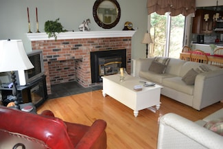 807 Murphys Rd Unit C, Quechee, VT 05059