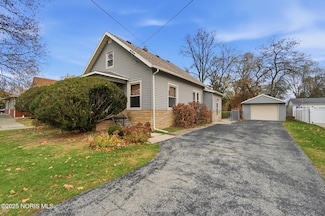 621 Glenwood Rd, Rossford, OH 43460