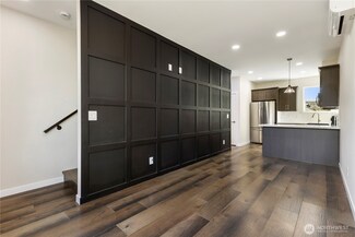 2421 SW Findlay St, Seattle, WA 98106