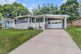 395 4th St, Manistee, MI 49660