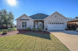 808 E 6th St, Bonham, TX 75418