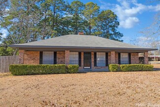 8552 Meadow Parkway Dr, Shreveport, LA 71108