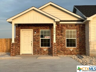 522 Alamo Ct, McGregor, TX 76657