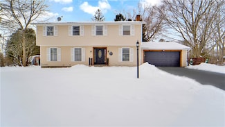 37 Hickory Pond Dr, Penfield, NY 14526