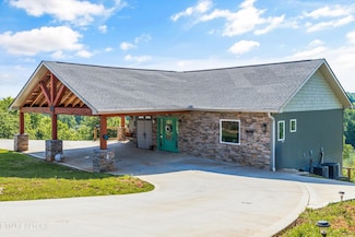 9828 Kodak Rd SE, Kodak, TN 37764