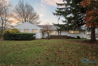 6206 W Harbor Rd, Port Clinton, OH 43452