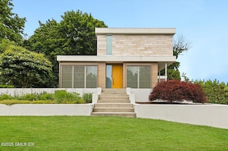 29 Lockwood Dr, Old Greenwich, CT 06870