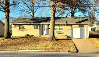 623 E 8th St, Washington, MO 63090