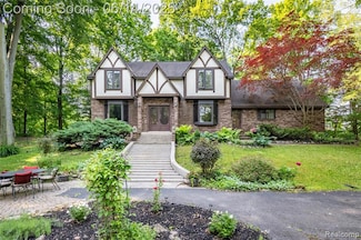 55535 Woody Ln, South Lyon, MI 48178