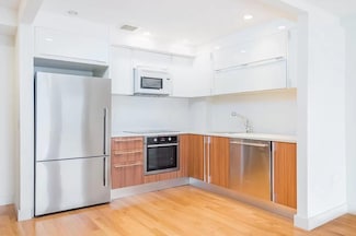 31-35 31st St, Astoria, NY 11106
