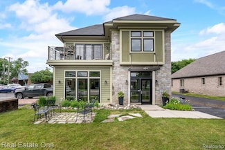 426 W University Dr, Rochester, MI 48307