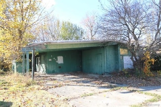 1741 Carmanbrook Pkwy, Flint, MI 48507