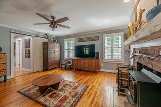 470 Johnnycake St, Manchester Center, VT 05255