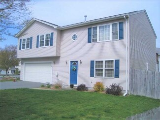 19 Desmar Ct, Warwick, RI 02889