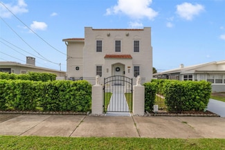 424 Pelican Ave, Daytona Beach, FL 32118