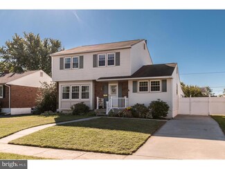 6 S Lunenburg Dr, New Castle, DE 19720