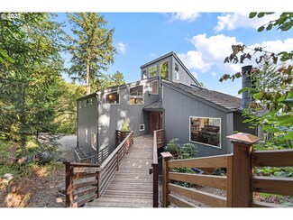 4023 SW Downs View Ct, Portland, OR 97221