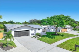 1235 Woodridge Ave, Naples, FL 34103