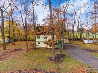 4725 Hickory Dr, Highland, MI 48356