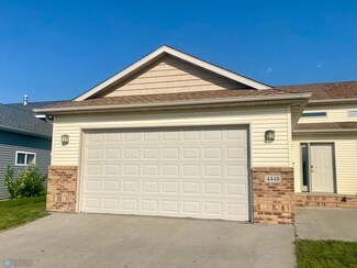 4448 53rd St S, Fargo, ND 58104