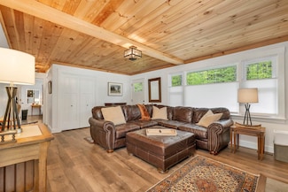 38 N Wolfeboro Rd, Wolfeboro, NH 03894