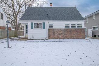 20000 Lancaster St, Harper Woods, MI 48225