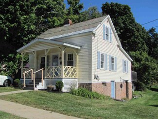 119 Grove St, Poultney, VT 05764