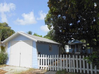 611 N E St, Lake Worth, FL 33460