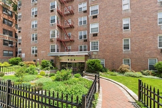 804 Bronx River Pkwy Unit 3E, Yonkers, NY 10708