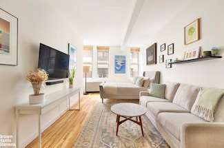 9 Barrow St Unit 2J, New York, NY 10014